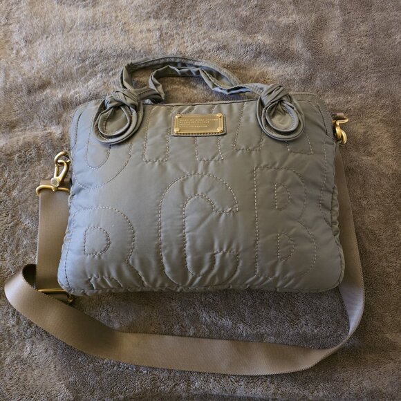 Marc by Marc Jacobs Quilted Nylon Laptop Bag Taupe Gray Gold Hardware Crossbody - Picture 12 of 16